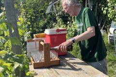 Auf dem Weinberg darf auch eine Weinprobe nicht fehlen.