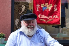 Joe Walz als Hüter unserer Vereinsfahne.