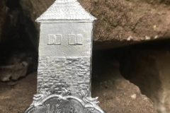 Als Souvenir und Andenken an den Sommer-Frühschoppen bleibt das Weiße Häusle aus Zinn.