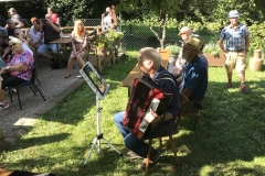 ... begleitet vom Akkordeon.