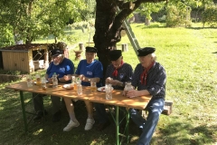 Auch eine Sänger-Kehle hat Hunger und Durst.