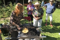 Derweil läuft auch das Waffelbacken wie am Schnürchen.