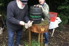 Wenige kurze Schläge durch Joe, dann hieß es "O'zapft is".