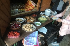 Das Oktoberfest-Büffet lädt zum Frühschoppen-Schmaus ...