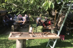 ... und zur Urbarmachung zieren die Bauzaungalerie.