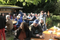 Die Zuhörer lauschen gespannt.