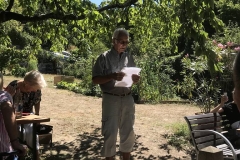 Harald Brück gibt "paradiesische" Einblicke in den Obstanbau.