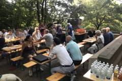 Jeder Gast findet einen Schattenplatz in sommerlicher Hitze.