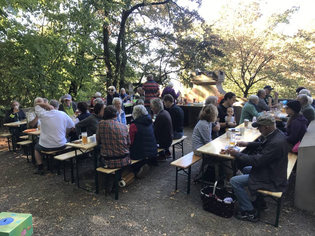 Zum Herbst-Frühschoppen finden sich noch einmal zahlreiche Gäste ein.